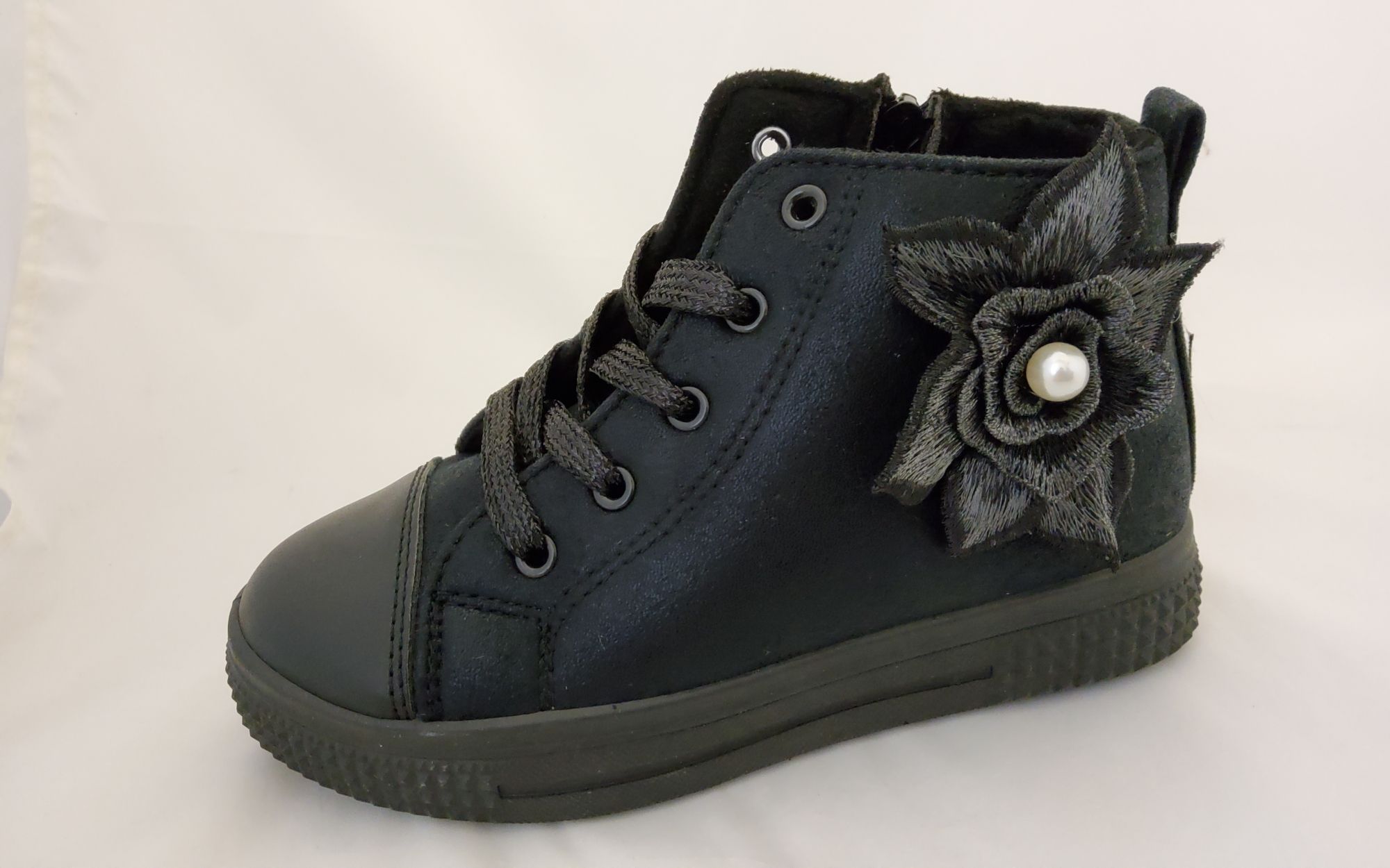 Bélelt torna cipő X-7110 BLACK 30-35 méretben